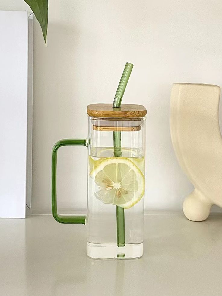 Square glass with Straw and lid