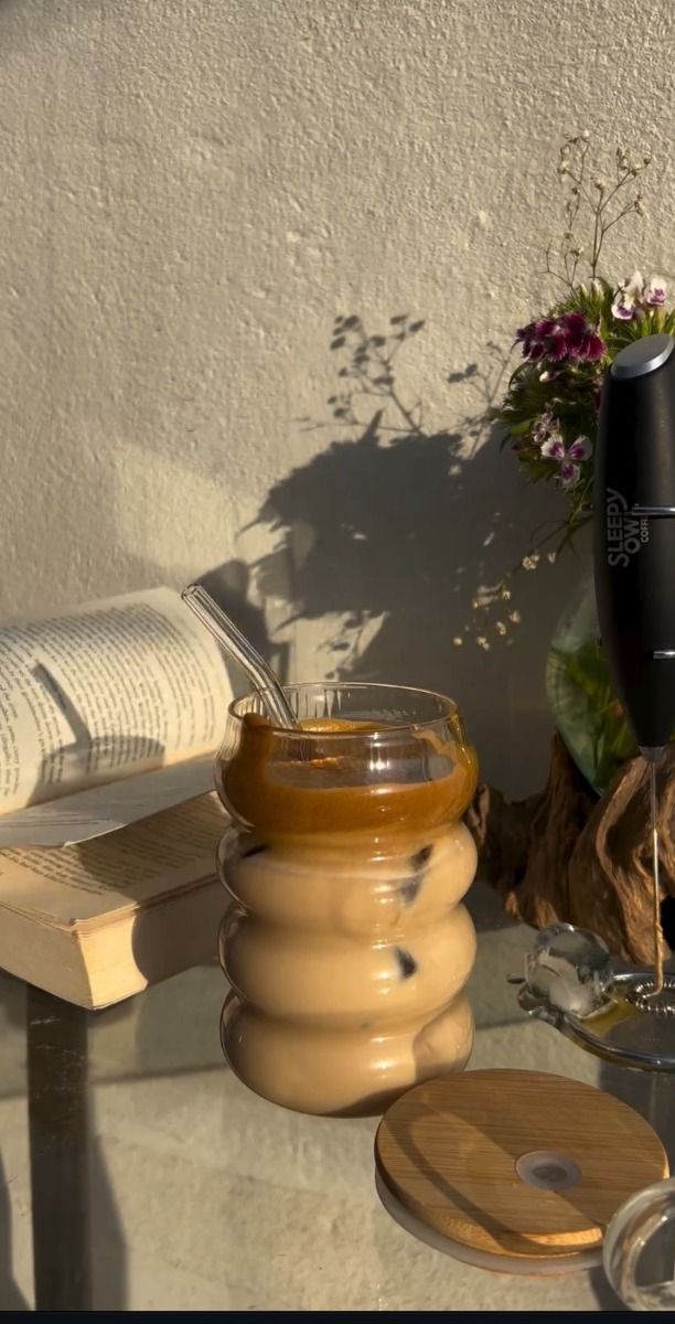 Sipper with Glass Straw Bubble Wave Shaped with Bamboo Lid