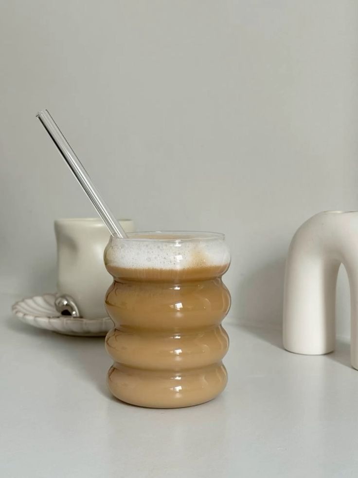 Sipper with Glass Straw Bubble Wave Shaped with Bamboo Lid