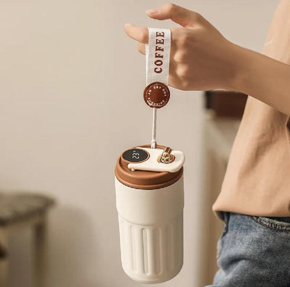 Coffee  mug with digital temperature display lid