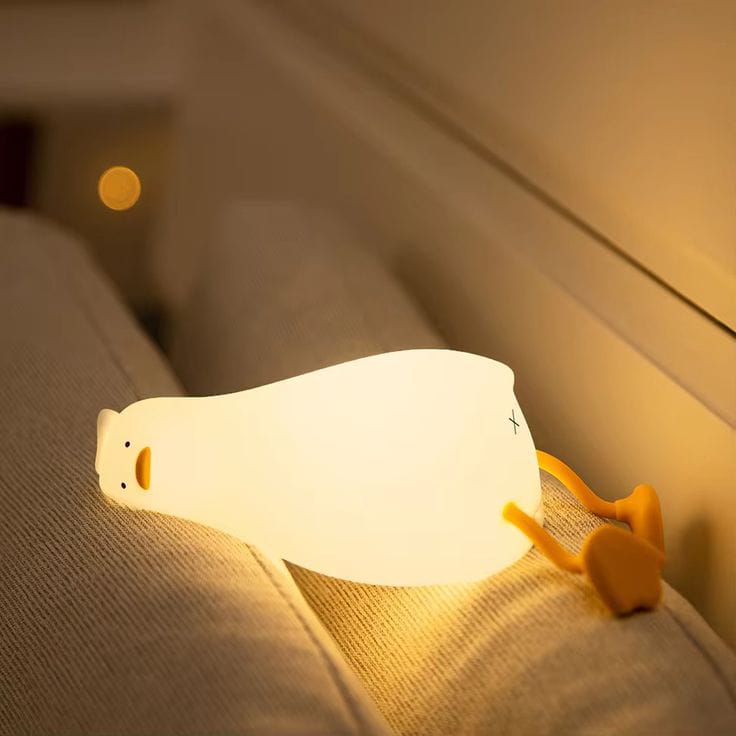 Laying Flat Duck Pat lamp