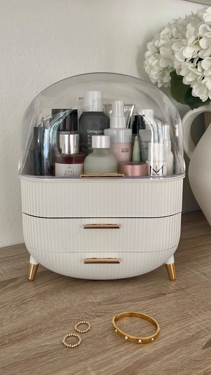 Luxury cosmetics organizer